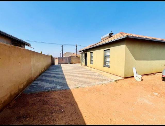 3 BEDROOM PROPERTY TO RENT IN PROTEA GLEN